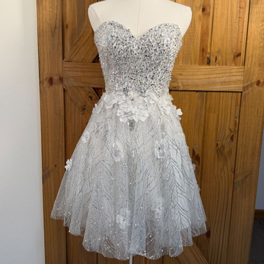 Morilee Madeline Gardner Dress Size 0 White Silver Beaded Strapless Formal